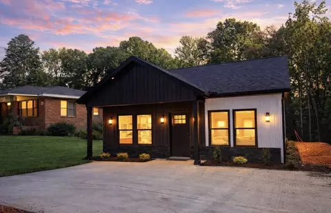 20 Poplar St, Woodruff, SC 29388