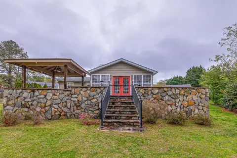 423 Coggins Shore Rd, Inman, SC 29349