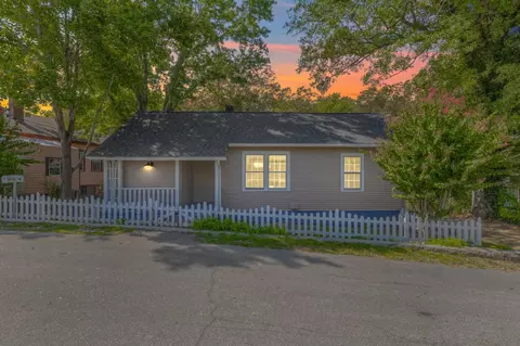 9 Hampton St, Ware Shoals, SC 29692