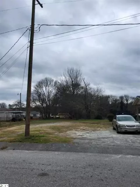 208 Broadus St, Greer, SC 29651 photo 3
