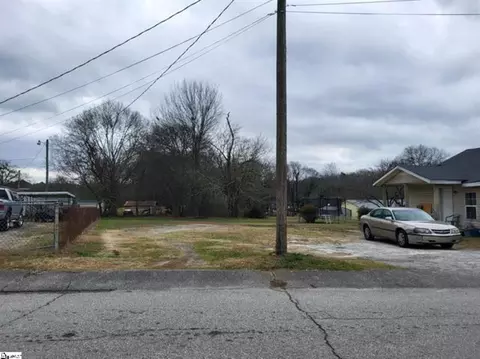 208 Broadus St, Greer, SC 29651