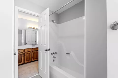Bath - 317 E Killarney Lk, Moore, SC 29369 photo 6 of 6