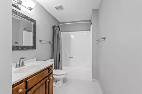 Bath - 317 E Killarney Lk, Moore, SC 29369 photo 4 of 6
