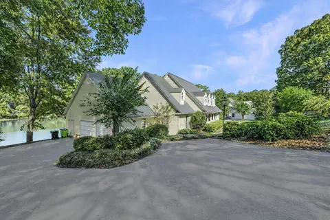 Exterior - 317 E Killarney Lk, Moore, SC 29369 photo 5 of 9
