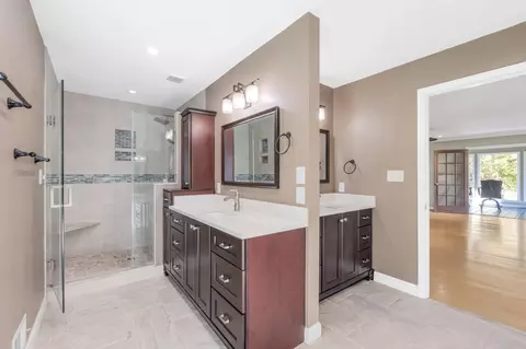 Bath - 317 E Killarney Lk, Moore, SC 29369 photo 1 of 6