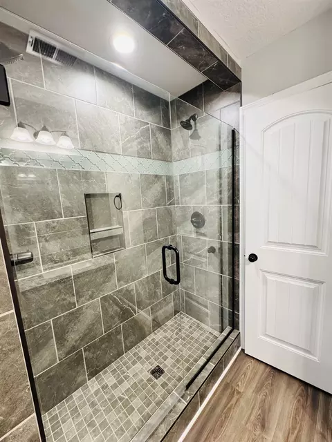 Bath - 140 E Twisted Tree Dr, Gaffney, SC 29341 photo 1 of 3