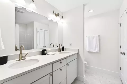 Bath - 776 Darwin Rd, Gaffney, SC 29340 photo 3 of 3