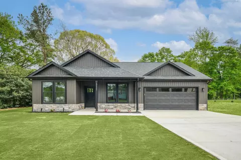 313 Tracy Ct, Wellford, SC 29385
