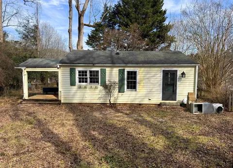 102 Lanier Dr, Landrum, SC 29356