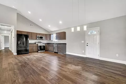7 W 2nd St, Williamston, SC 29697 photo 5