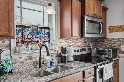 Kitchen - 2141 Pomerol Dr, Moore, SC 29369 photo 2 of 3