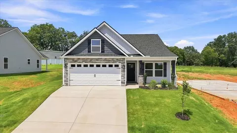 692 Davis Ln, Inman, SC 29349