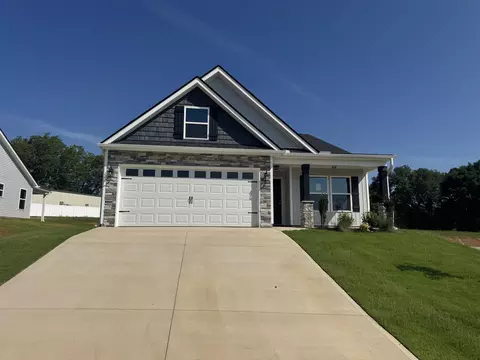 692 Davis Ln, Inman, SC 29349