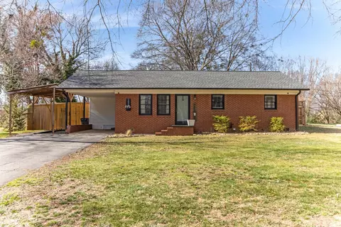 121 Hicks Dr, Inman, SC 29349