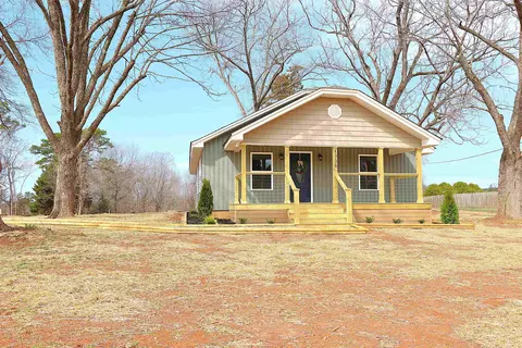1736 Ezell Rd, Chesnee, SC 29323
