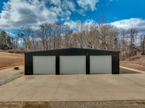 Exterior - 1529 Old Post Rd, Gaffney, SC 29341 photo 7 of 9