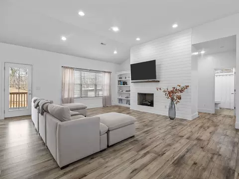 Living - 1529 Old Post Rd, Gaffney, SC 29341 photo 1 of 4