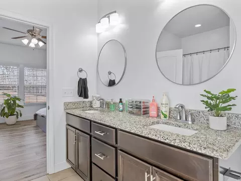 Bath - 1529 Old Post Rd, Gaffney, SC 29341 photo 2 of 4