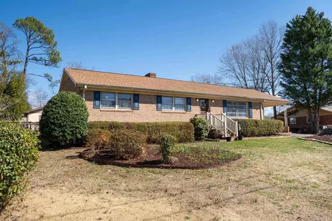 109 Pawnee Dr, Spartanburg, SC 29301