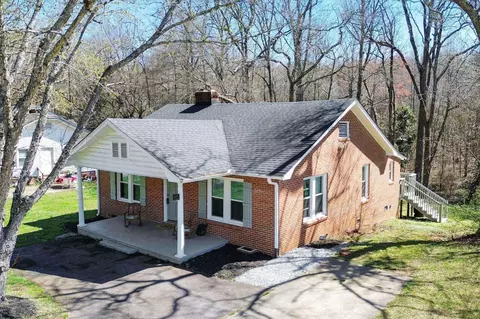 27 Maxie Ave, Greenville, SC 29611