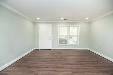 Living - 438 E Junior High Rd, Gaffney, SC 29340 photo 3 of 4