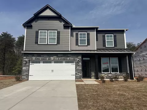 335 E Pyrenees Dr, Wellford, SC 29385
