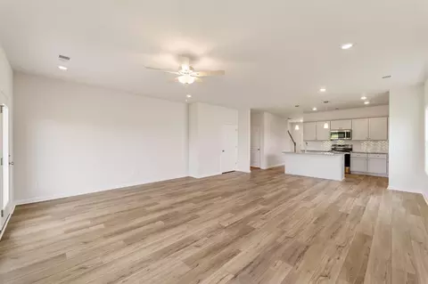 Living - 430 Dodger Ave, Chesnee, SC 29323 photo 2 of 3