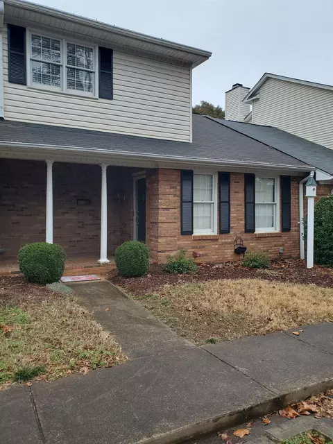 52 Somersett Dr, Spartanburg, SC 29301
