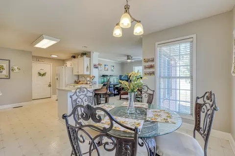 Dining - 227 Saddlebrook Dr, Moore, SC 29369 photo 2 of 5