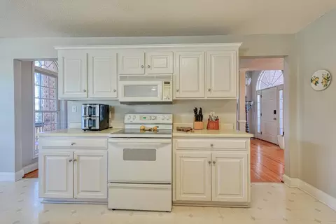 Kitchen - 227 Saddlebrook Dr, Moore, SC 29369 photo 4 of 5