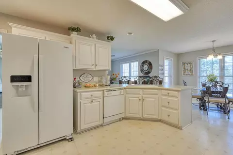 Kitchen - 227 Saddlebrook Dr, Moore, SC 29369 photo 3 of 5
