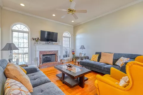 Living - 227 Saddlebrook Dr, Moore, SC 29369 photo 2 of 4