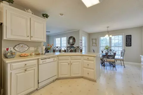 Kitchen - 227 Saddlebrook Dr, Moore, SC 29369 photo 2 of 5
