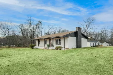317 Tracy Ct, Wellford, SC 29385
