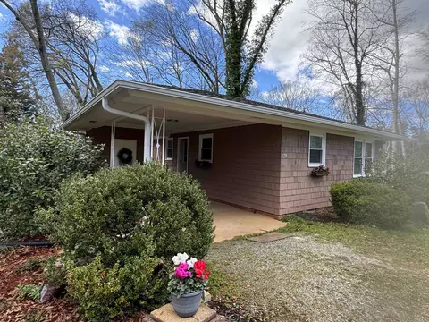 128 Applewood Ln, Spartanburg, SC 29307