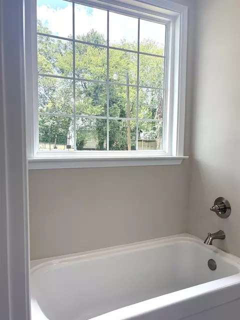 Bath - 311 Providence Rd, Gaffney, SC 29341 photo 2 of 7