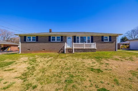 102 Wildrose Ln, Greenville, SC 29617