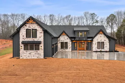 155 Carriage Gate Dr, Wellford, SC 29385