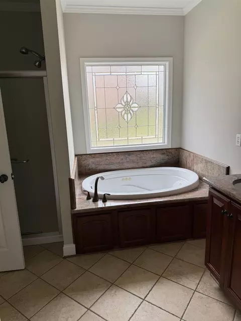 Bath - 252 Cedar Bluff Dr, Moore, SC 29369 photo 4 of 11