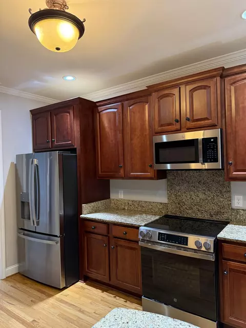 Kitchen - 252 Cedar Bluff Dr, Moore, SC 29369 photo 4 of 4