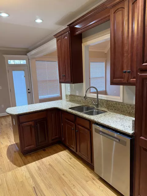 Kitchen - 252 Cedar Bluff Dr, Moore, SC 29369 photo 2 of 4