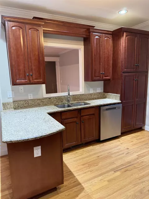 Kitchen - 252 Cedar Bluff Dr, Moore, SC 29369 photo 3 of 4