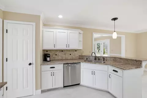 Kitchen - 1327 Falcons Dr, Walhalla, SC 29691 photo 2 of 4