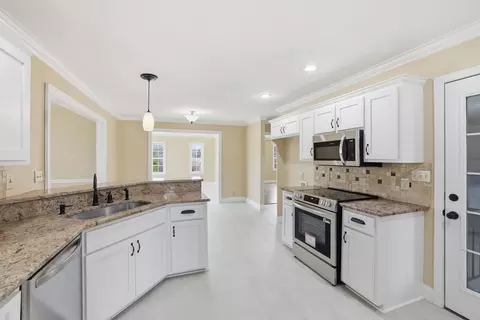 Kitchen - 1327 Falcons Dr, Walhalla, SC 29691 photo 4 of 4
