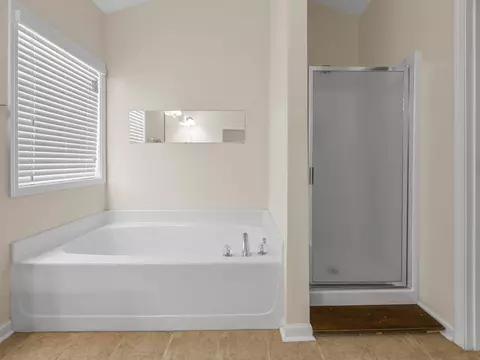 Bath - 229 Medoc Ln, Moore, SC 29369 photo 2 of 3