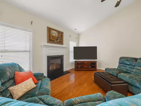 Living - 229 Medoc Ln, Moore, SC 29369 photo 2 of 3