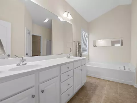 Bath - 229 Medoc Ln, Moore, SC 29369 photo 1 of 3