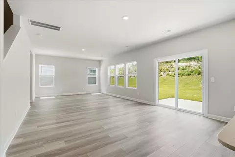 Living - 1541 Switchback Cir, Moore, SC 29369 photo 2 of 4