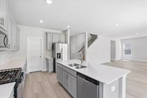 Kitchen - 1541 Switchback Cir, Moore, SC 29369 photo 3 of 5