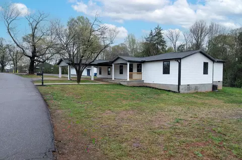 136 Moore St, Wellford, SC 29385